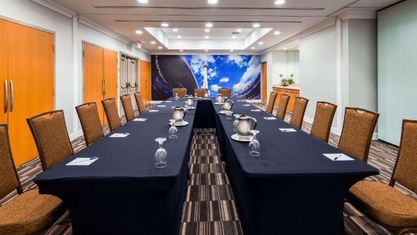 Best Western Premier Toronto Airport Carlingview Hotel image 12