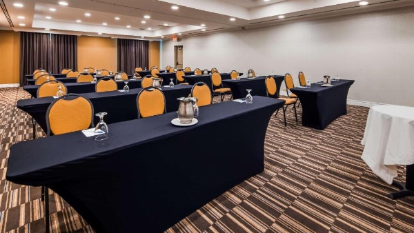 Best Western Premier Toronto Airport Carlingview Hotel image 13