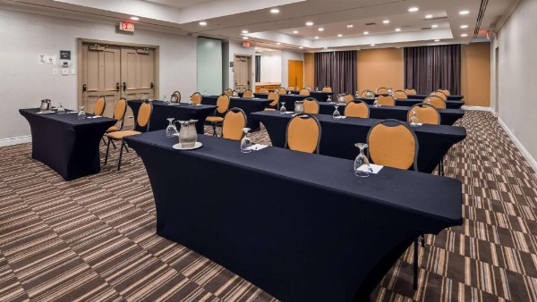 Best Western Premier Toronto Airport Carlingview Hotel image 14